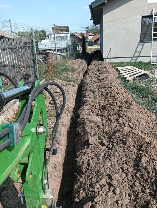 Închiriez mini excavator