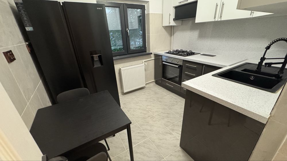 Apartament 3 camere de inchiriat ZONA PIATA APUSULUI