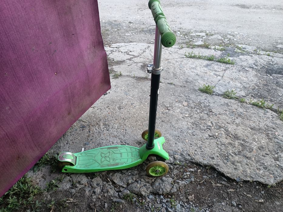 Продам детские самокаты.