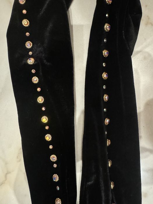 Черные перчатки со стразами