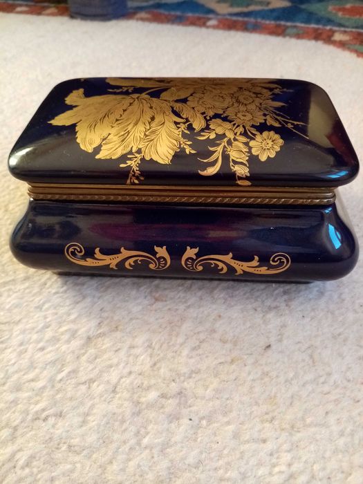 Caseta portelan Limoges, perfectă estetic și funcțional