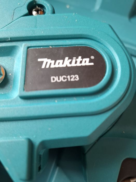 Мини моторен трион Макита