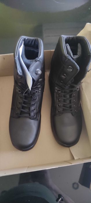 Цели полеви обувки