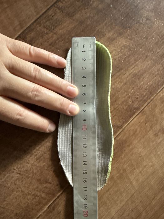 Продам кроссовки 28размер