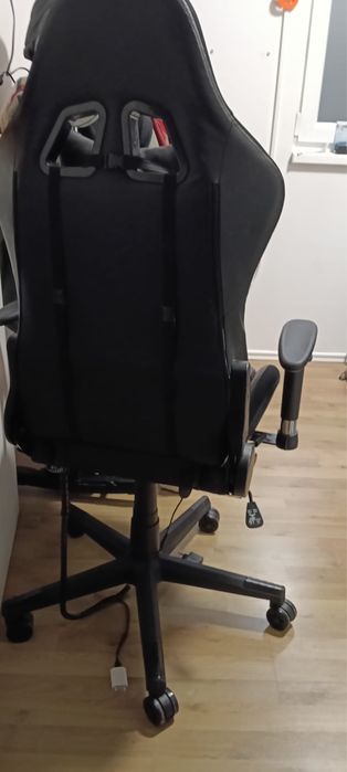 Scaun gaming cu telcomanda masaj si lumini