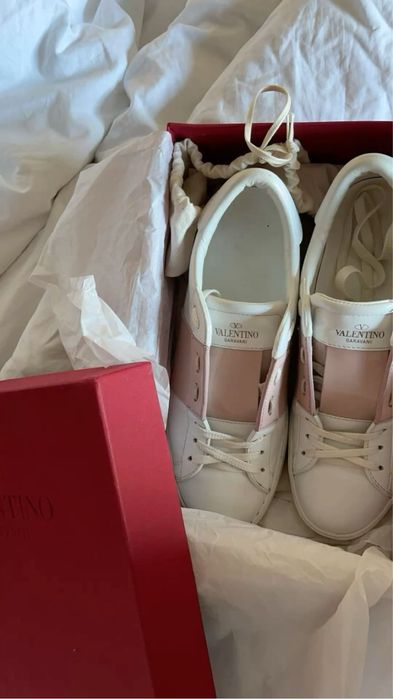 Прдам кроссовки валентино