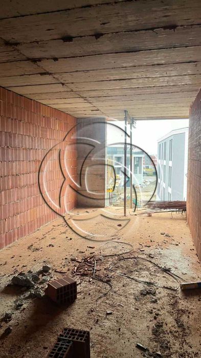 Двустаен апартамент с гараж до университет