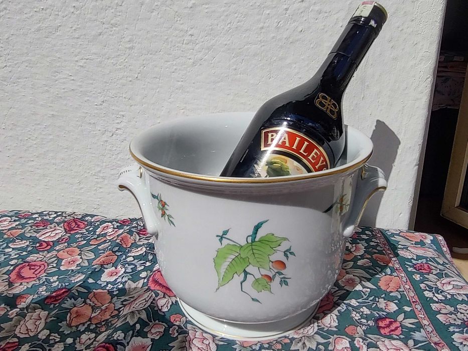 Ръчно рисувана голяма кашпа на Herend Унгария