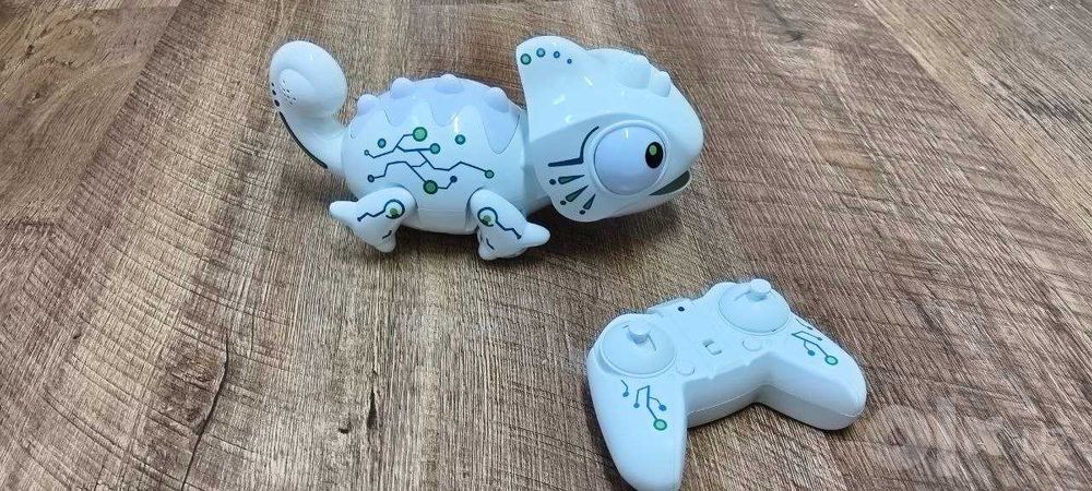 Игрушка на пульте хамелеон