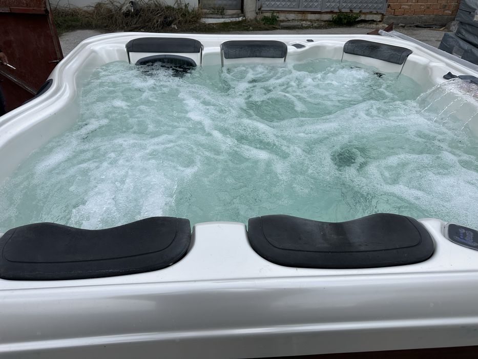 Джакузи   6 места всички екстри музикална система