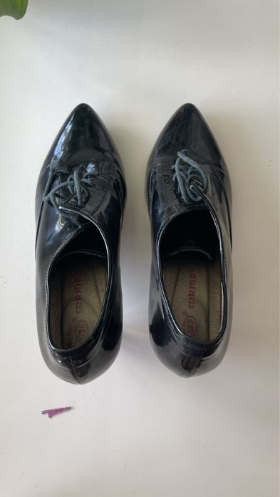 Продам женские туфли