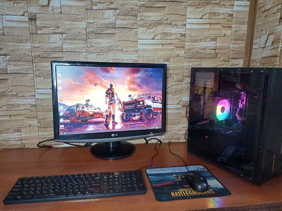 Uyin ko'taradigan core i5 kompyuter sotiladi. Videkartasi bor