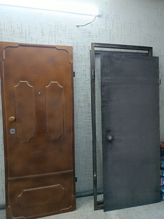 Продам железные две двери бу в хорошем состоянии по двадцать тысячь