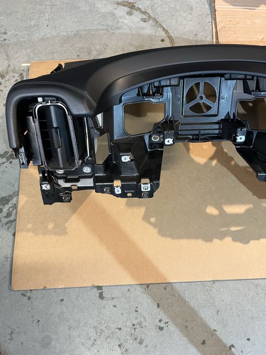 Plansa bord porsche cayenne 2024