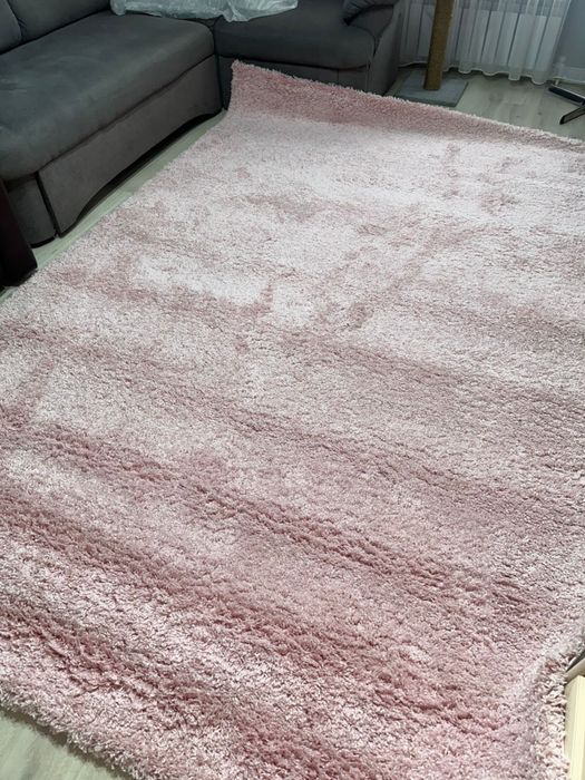 Срочно продам три  ковра травка