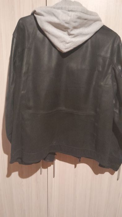 Продавам спорно кожено яке