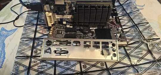 procesor i3 gen 10 ssd 256 placa de baza gigabyte windos 11