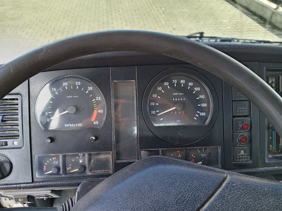 Vând Nissan Atleon 110, motor de 3000, basculabil pe cutie din anul 2000