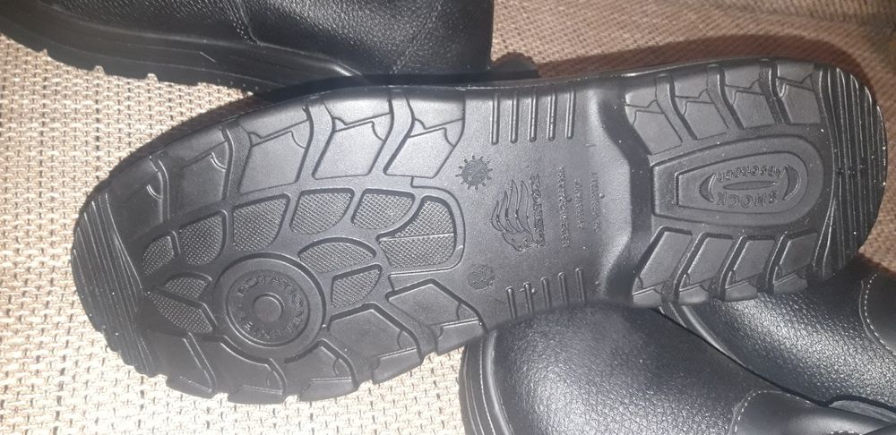 Bocanci de bumbeu metalic