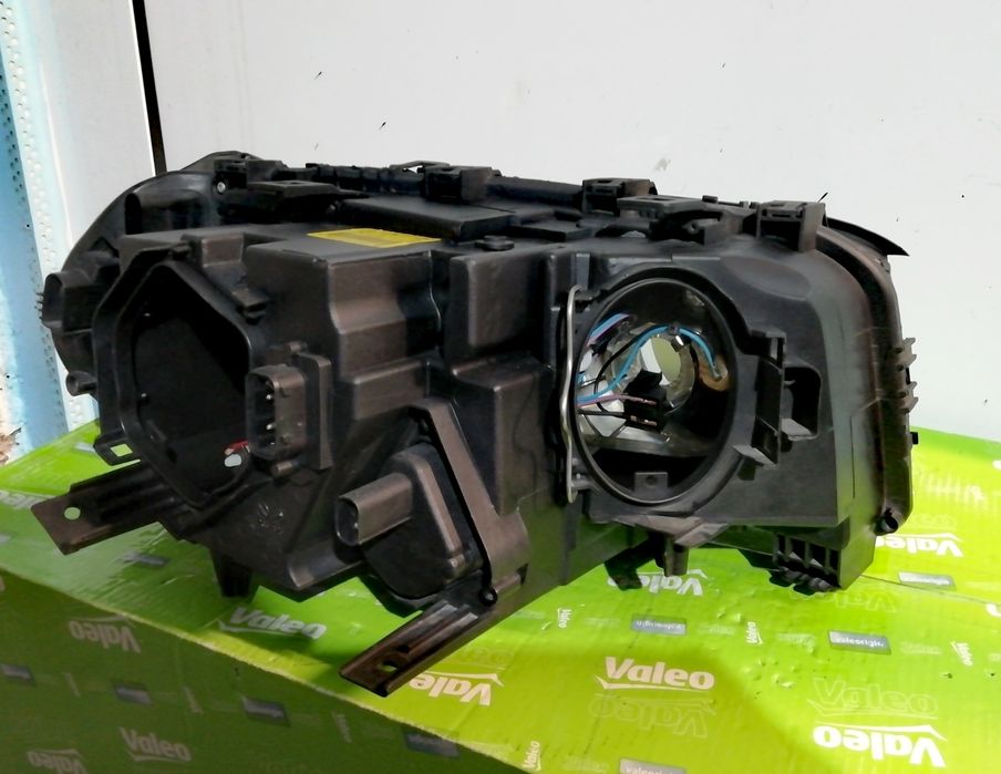 Фар Фарове за БМВ Х3 Е83 / BMW X3 E83 Bi-Xenon.