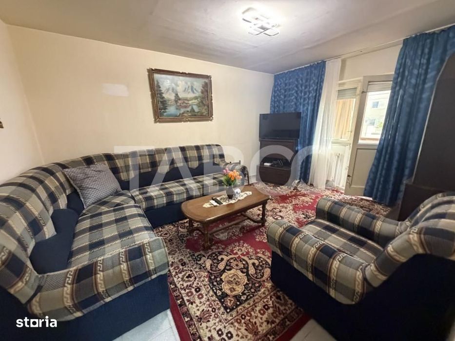 Apartament decomandat 80 mpu 3 camere 2 bai etaj 2 zona 1 Decembrie