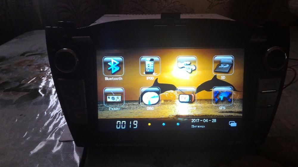 Автомагнитола  в отличном состоянии телевизор,радио,  камера задняя .