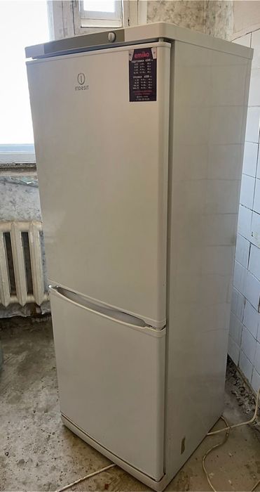 Холодильник indesit