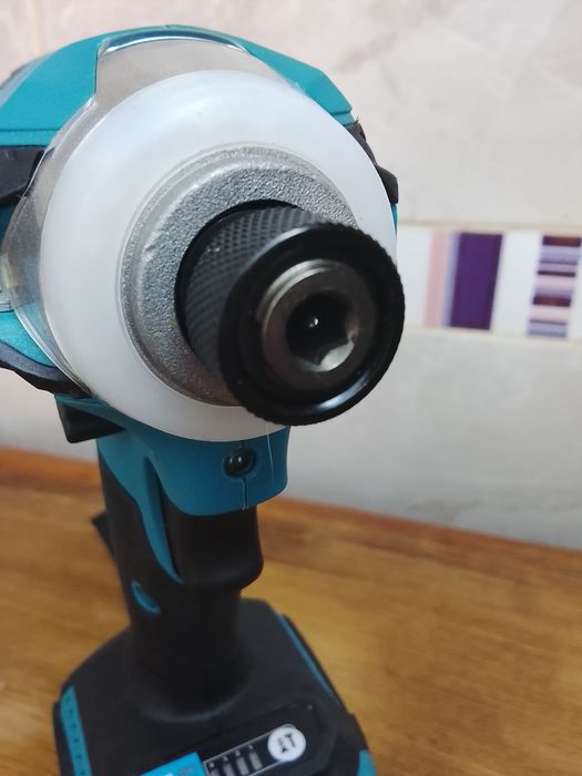 Makita impact DTD 173 cu baterie de 6A NOU