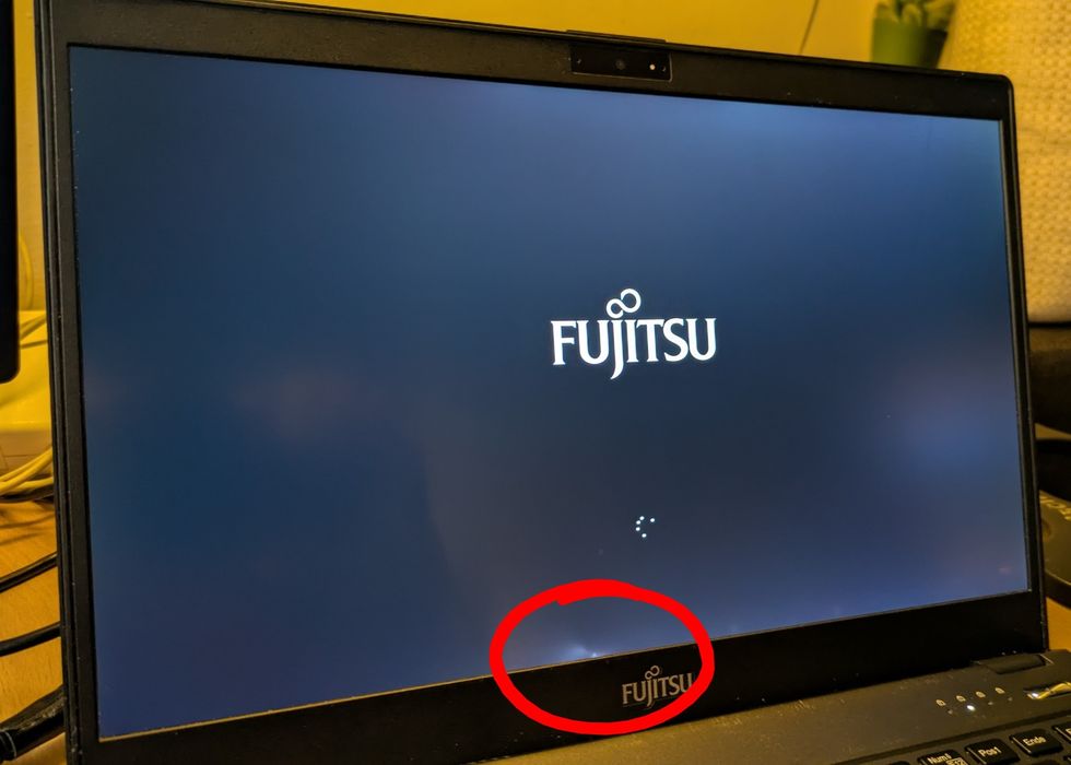 Laptop Fujitsu ultra usor  i7 SSD SIM Card 12GB RAM