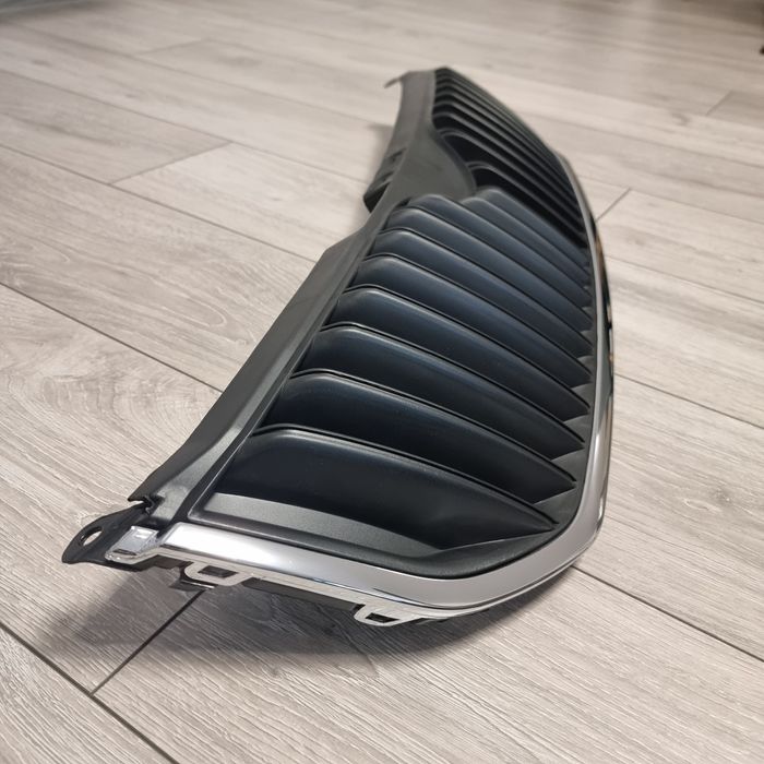 Grila cromata bara fata / radiator / capota Skoda Superb 2  2008-2013