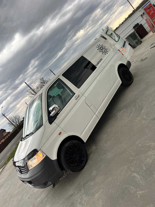Vand Volkswagen Transporter T5 cu 6 locuri și dubă an 2007 maxim de lung