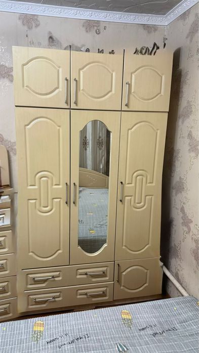 Продам Шкаф Камод