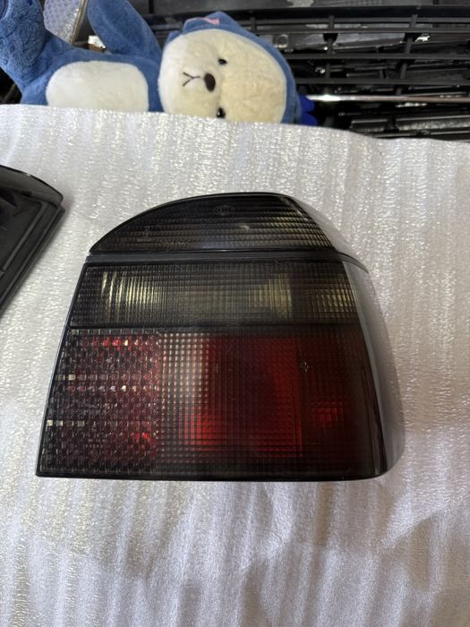 Правый фонарь Hella MagicColours Black на Volkswagen Golf 3 хэтчбек