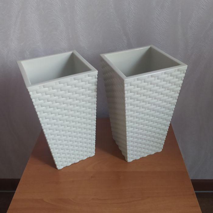 Продам цветочные кашпо разные ..