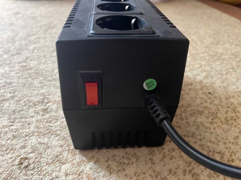 Stabilizator de tensiune Mustek PM 1000 AVR