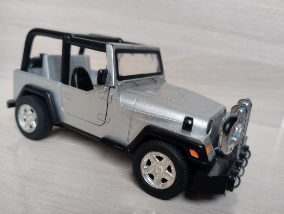 Игрушки машинки металлические