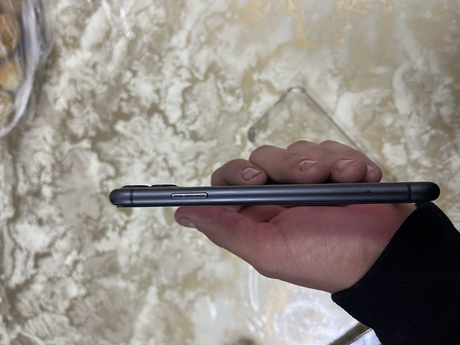 Продам айфон 11 в идеальном состоянии