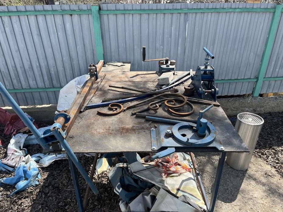 Готовый стол со станками для холодной ковки