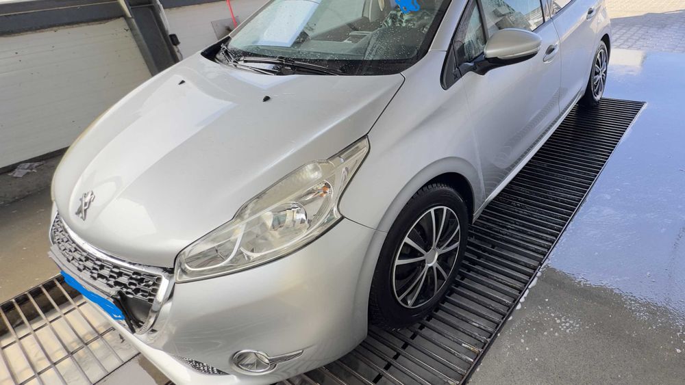 PEUGEOT 208  - 2012