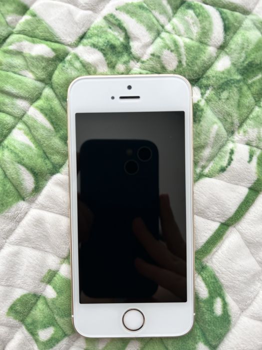 Продам айфон 5s.
