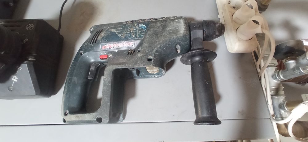 Vând sau schimb bosch gbh de 24 v