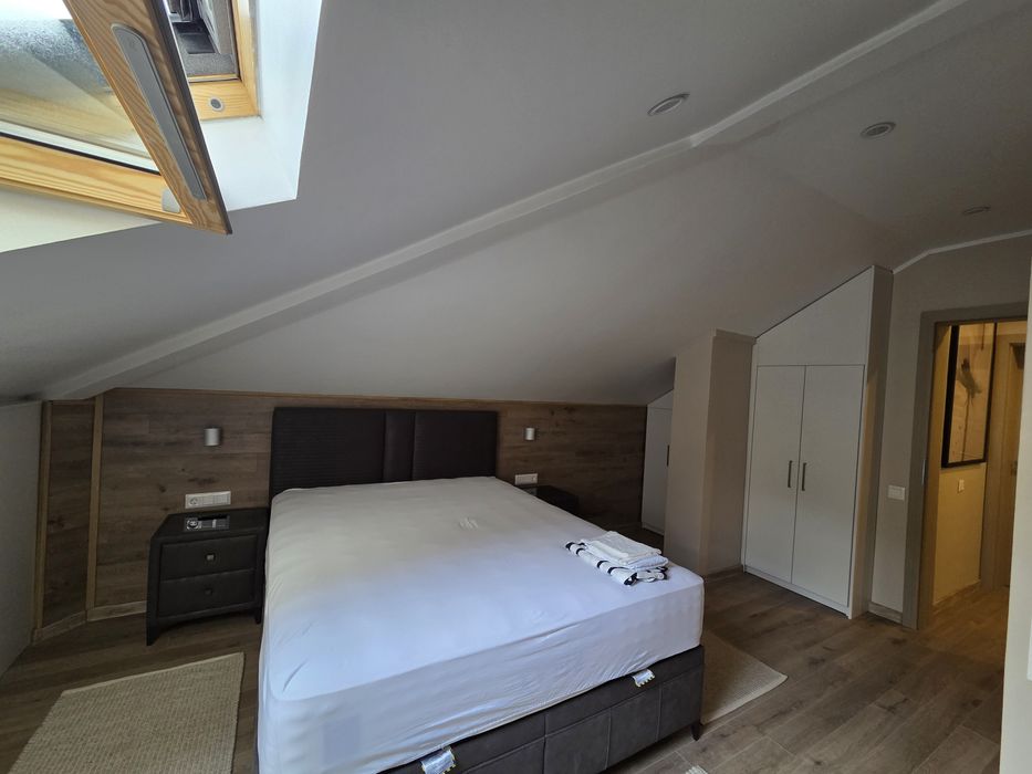 Продава  спешно чисто нов, луксозен мансарден четиристаен апартамент