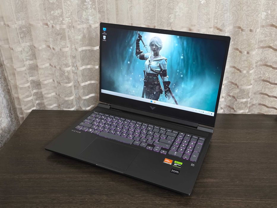 HP Victus D16 / RTX 4060 / 2025г / Игровой ноутбук в идеале