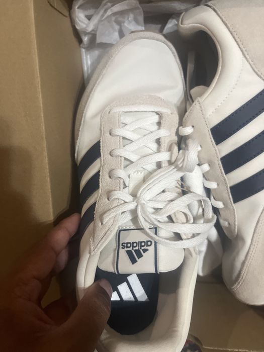 Кроссовки адидас