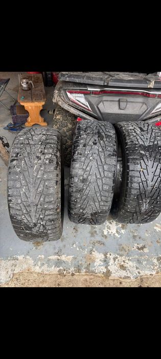 Продам зимнеи шины 285/60/18