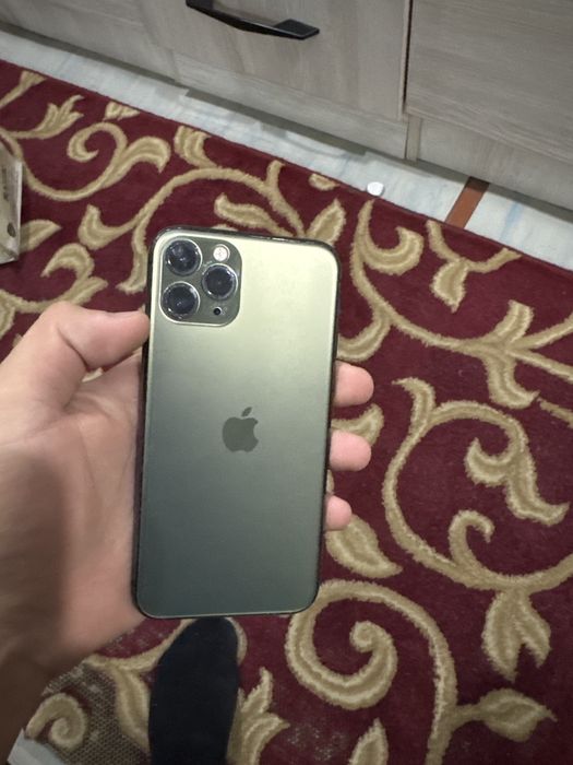 Iphone 11 pro holadi zor ishlid faqat ekranda aybi bor