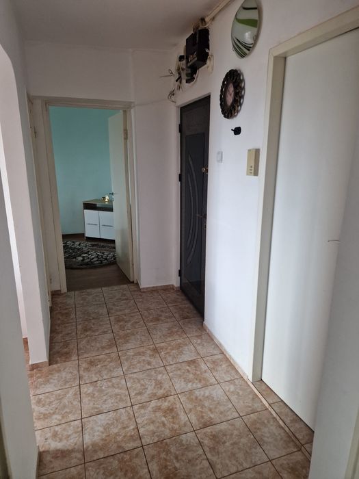 Închiriez apartament