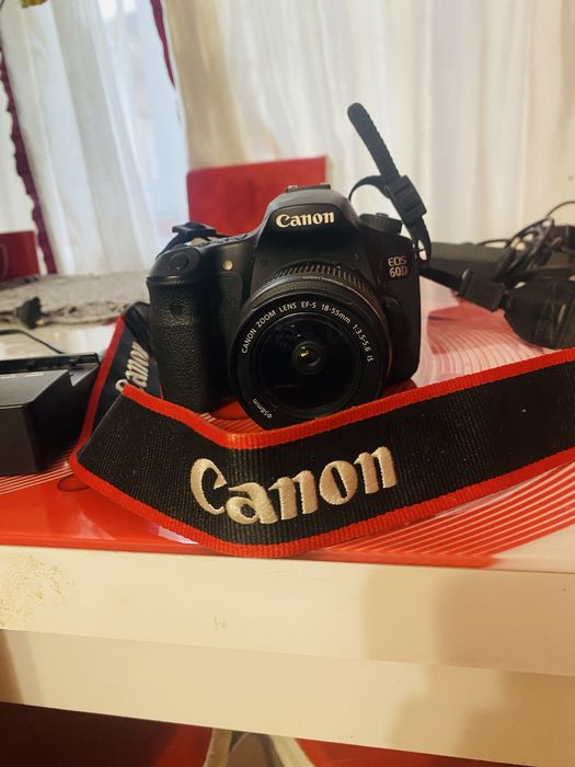 Vand Canon EOS 60D + obiectiv + accesorii –