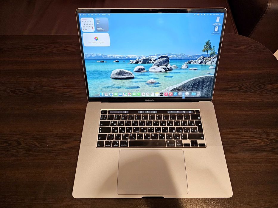 Apple MacBook Pro 16 inch / i7 / 32 GB RAM / 512 GB