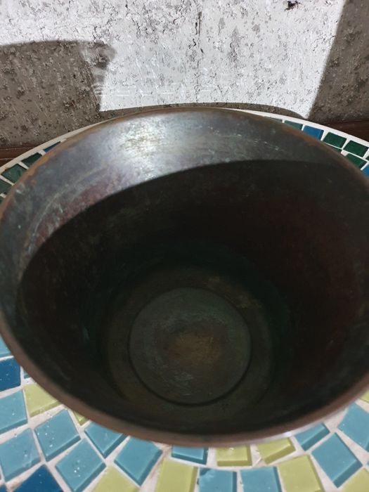 Стар меден съд за вода